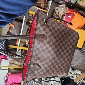 Louis Vuitton Damier Ebene in MM
